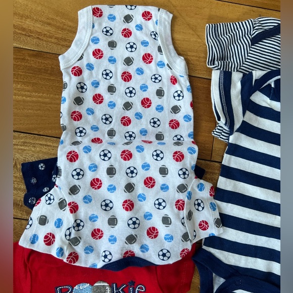 NWOT Gerber 0-3M Bundle Baby Boy Stripes Cars Sports Prints - Picture 8 of 11